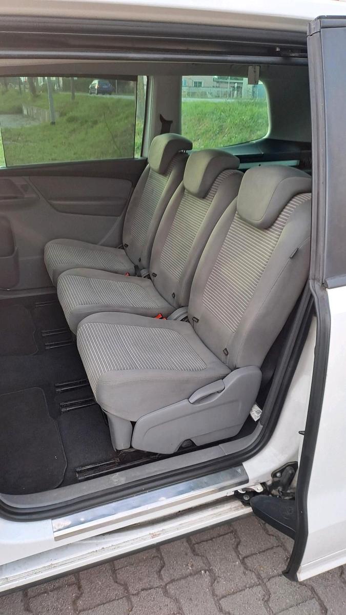 Seat Alhambra 2010 — photo 7