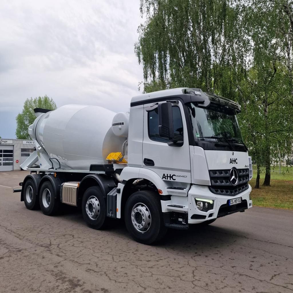 Fahrzeugabbildung Mercedes-Benz Arocs 3240 B 8x4/4 Liebherr Fahrmischer