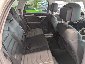 Volkswagen Touareg - 12