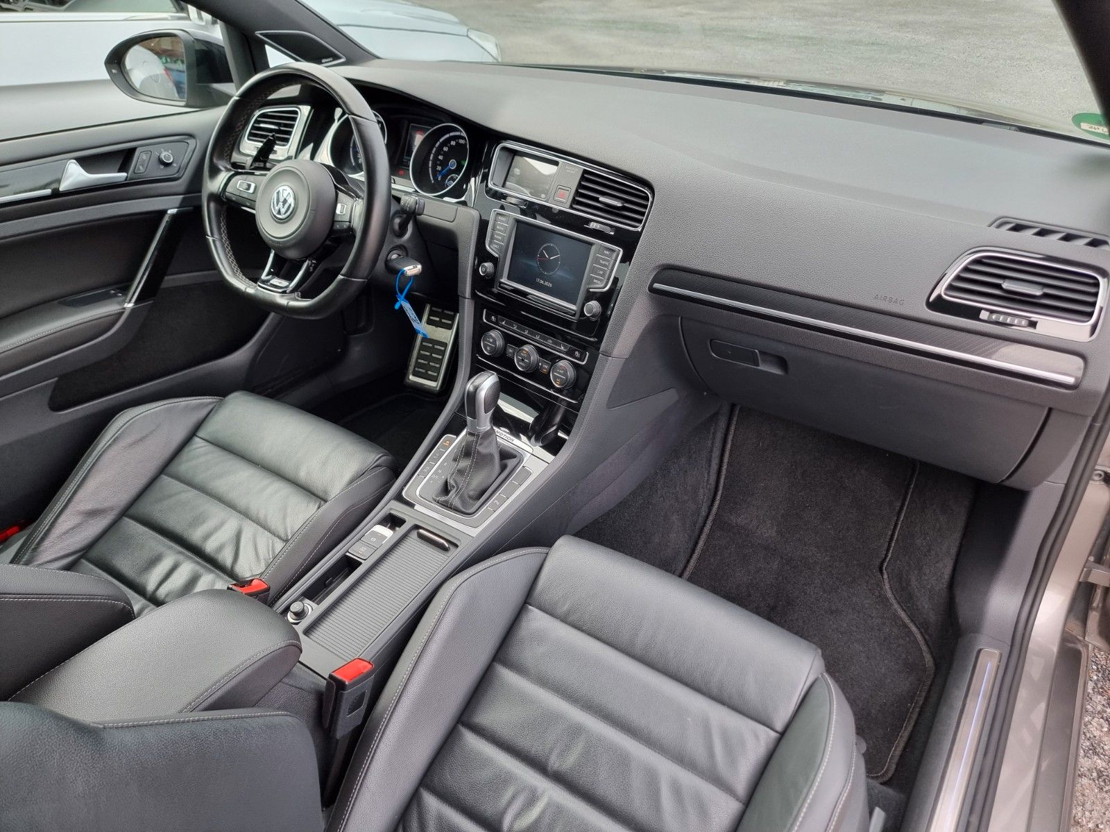 Fahrzeugabbildung Volkswagen Golf R by MTR/520 PS/Sleeper/Extrem schnell
