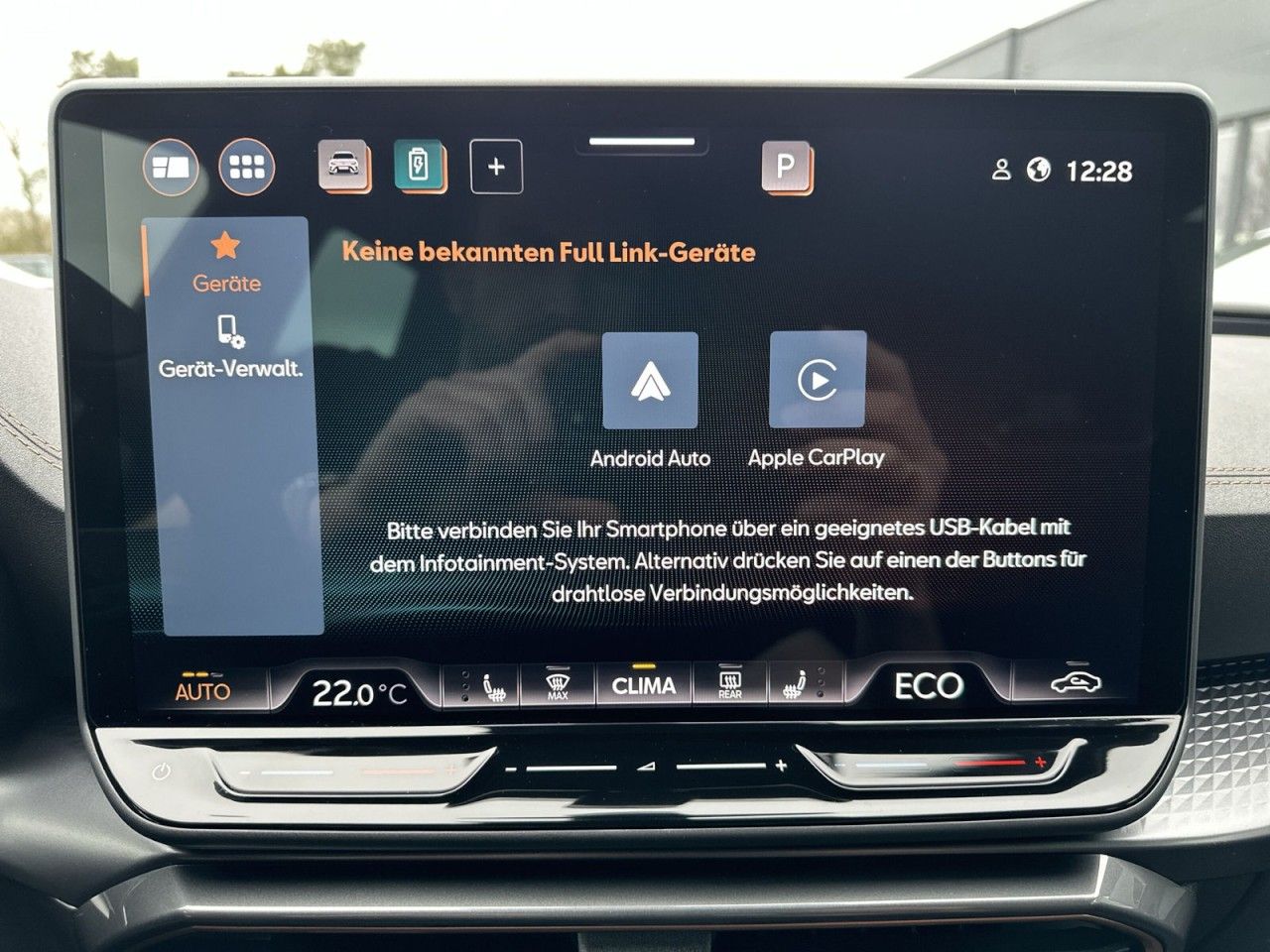 Fahrzeugabbildung CUPRA Leon Sportstourer VZ 1.5 e-HYBRID 272 PS DSG - mit KI generiert/bearbeitet