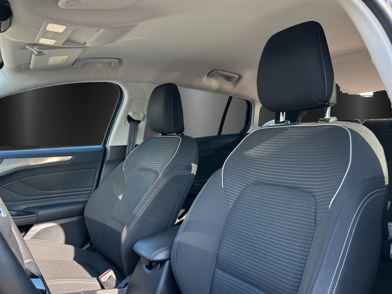 Fahrzeugabbildung Ford Focus 1.0 EcoBoost Titanium Kamera/Navi/LED