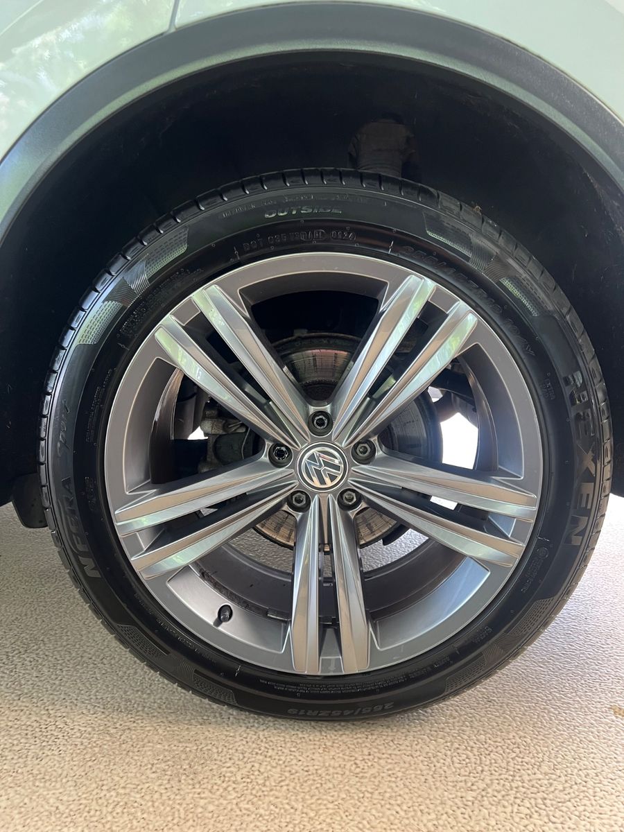 Fahrzeugabbildung Volkswagen Tiguan Highline 4Motion R line *HEAD-UP*MEMORY*