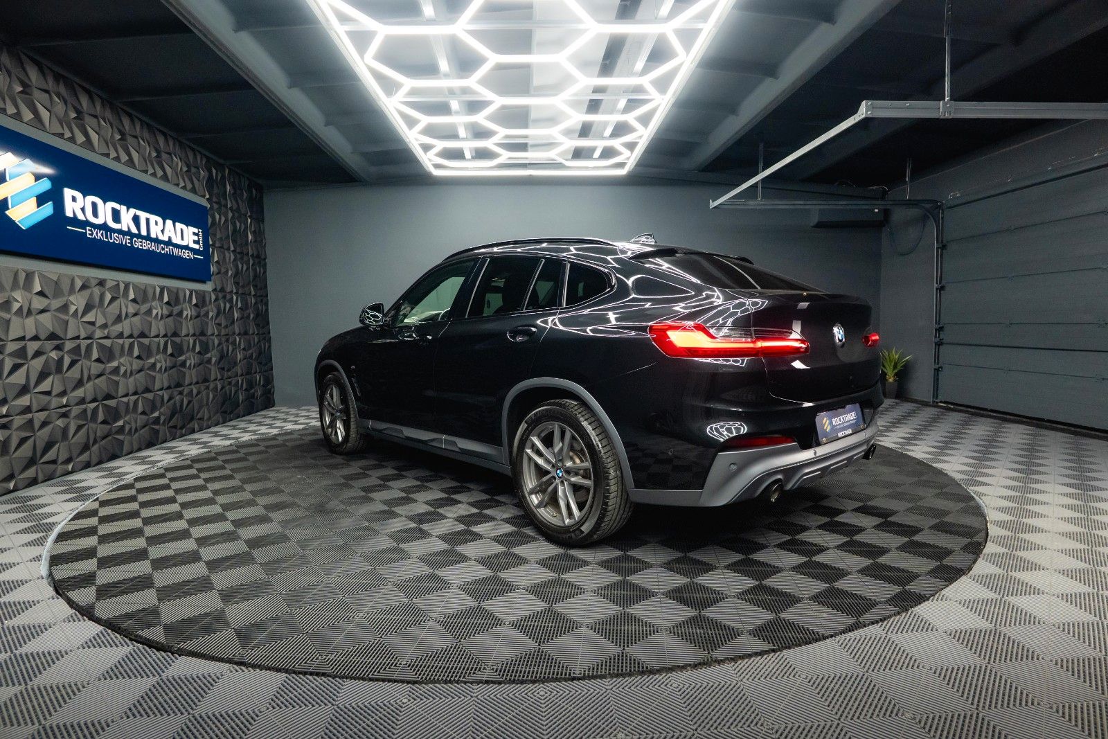 Fahrzeugabbildung BMW X4 xDrive 20d M Sport X Shadow Line *ACC*LED*DAB