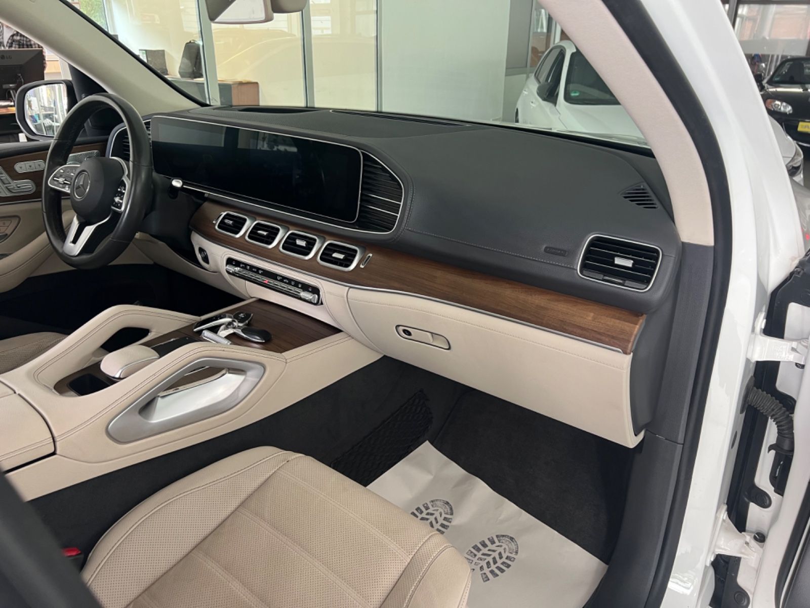 Fahrzeugabbildung Mercedes-Benz GLE 350 d 4Matic AMG Line PANORAMA*AHK*SITZBELÜF