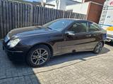 Mercedes-Benz Mercedes C220 Sportcoupe - Mercedes-Benz CE 220: Coupe