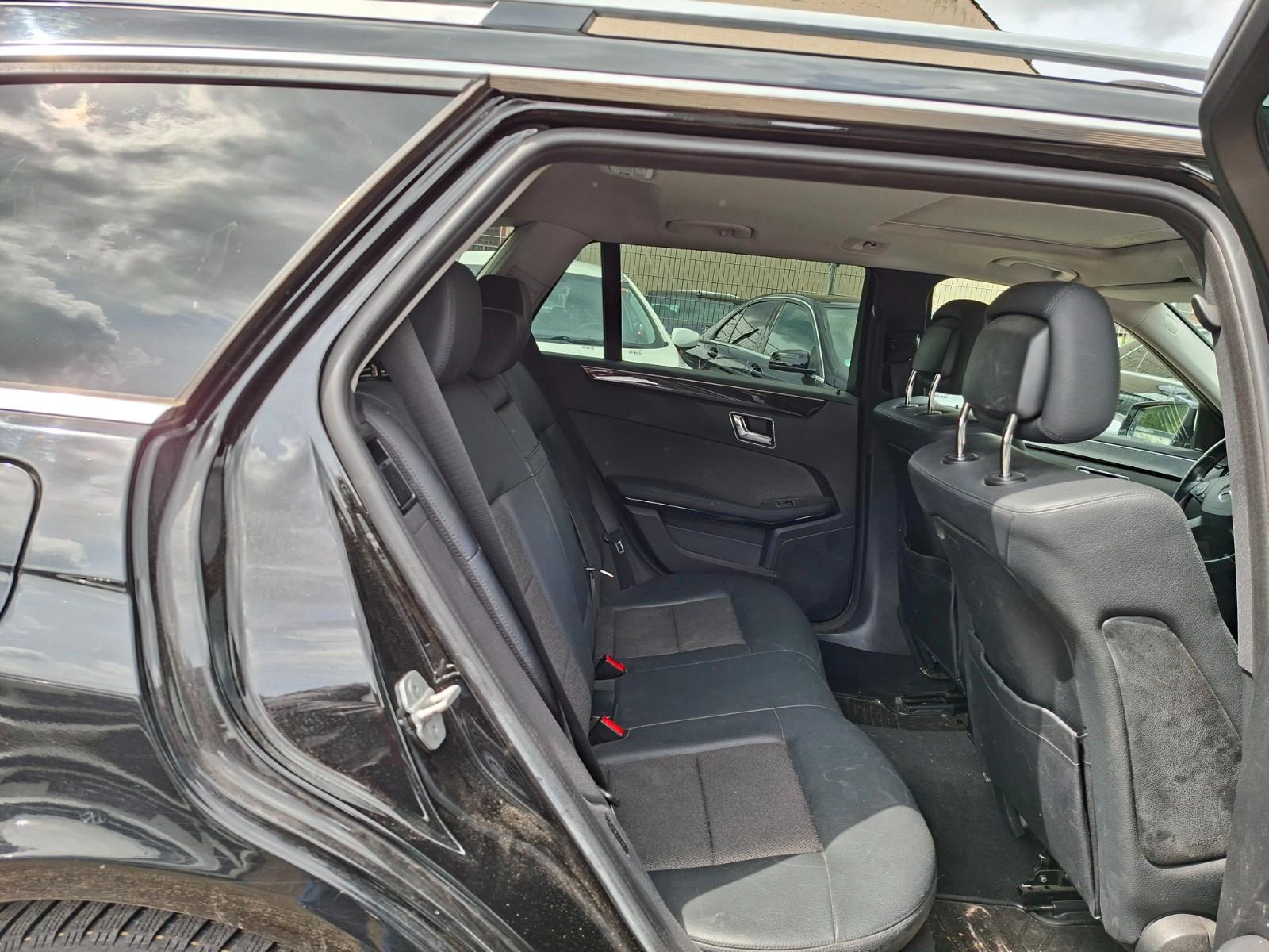 Mercedes-Benz E200 2011 — photo 11