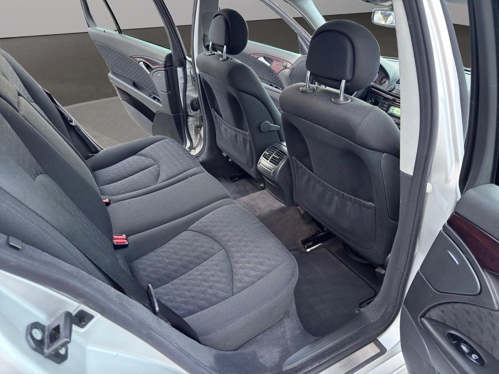 Mercedes-Benz E200 2005 — photo 13