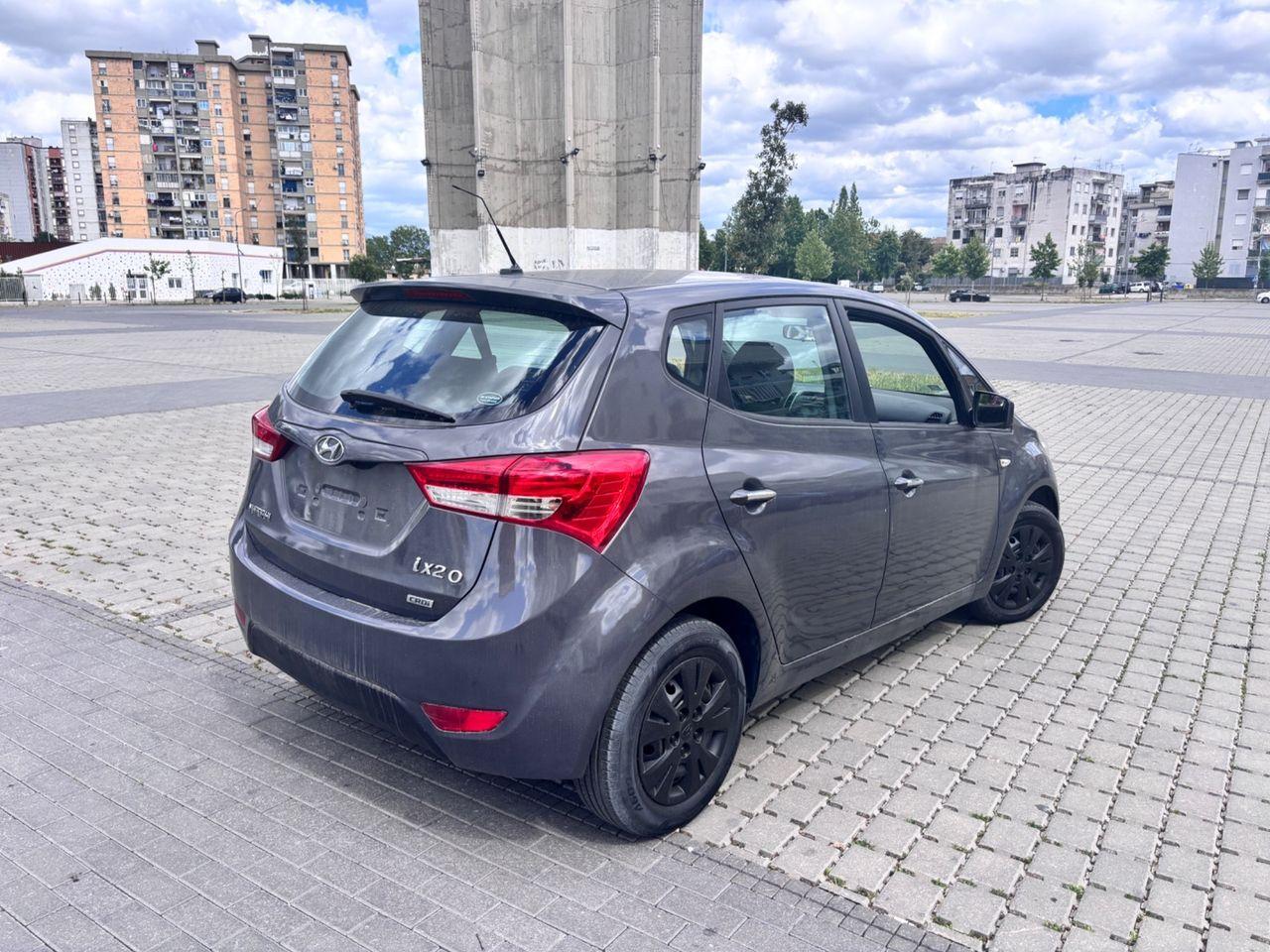 Hyundai ix20 2011 — rear view