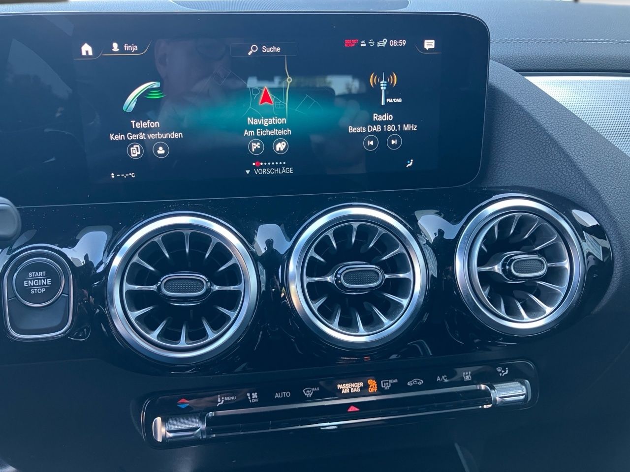 Fahrzeugabbildung Mercedes-Benz B 250 e AMG+AHK+MULTIBEAM+PANORAMA+STNDHZ+KAMERA