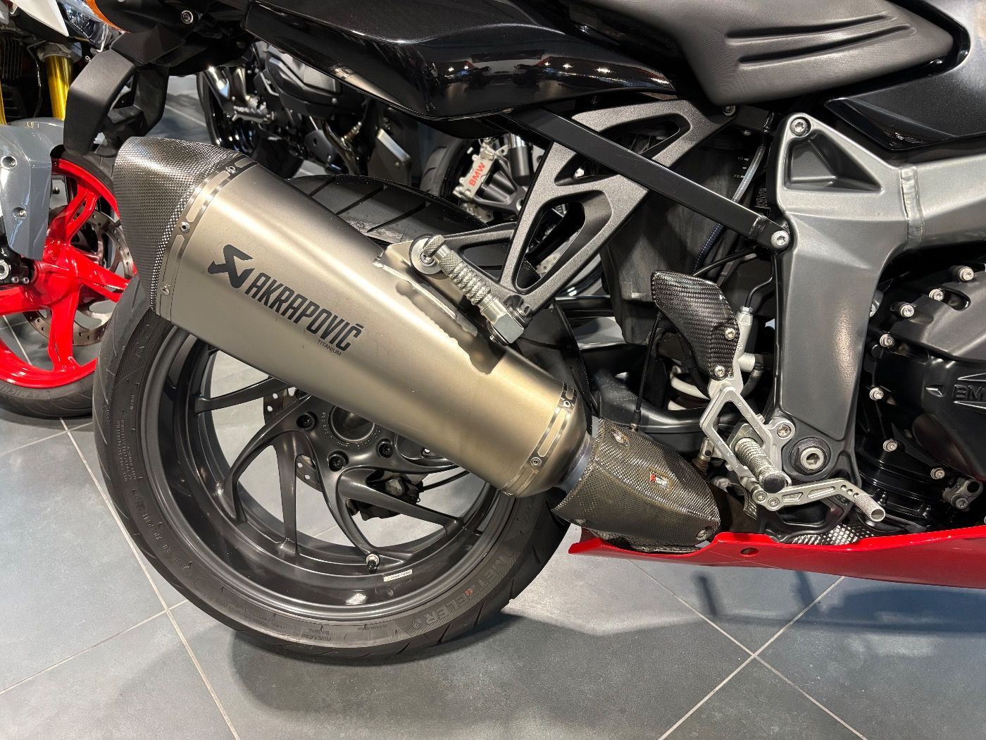 Fahrzeugabbildung BMW K 1300 S Sondermodell 30 Jahre Akrapovic