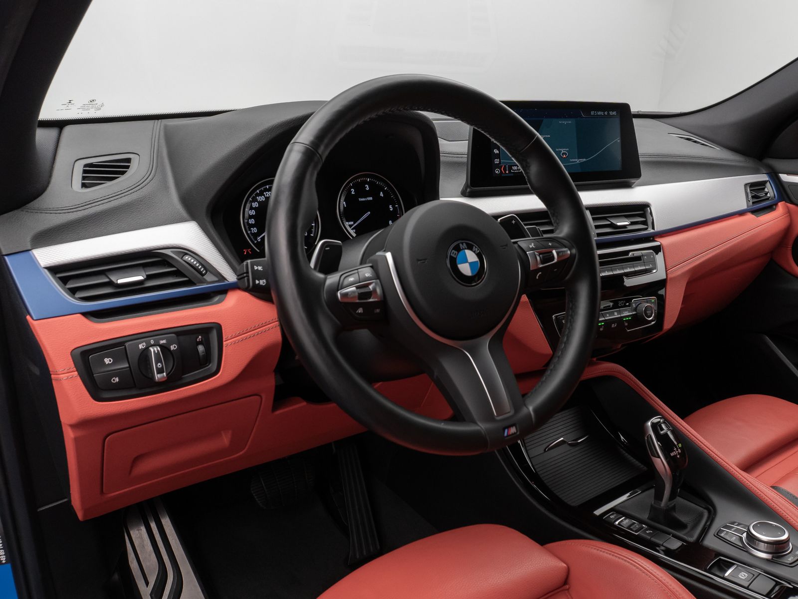 Fahrzeugabbildung BMW X2 sD18d M Sport Kamera HUD DAB HiFi Komfort 19"