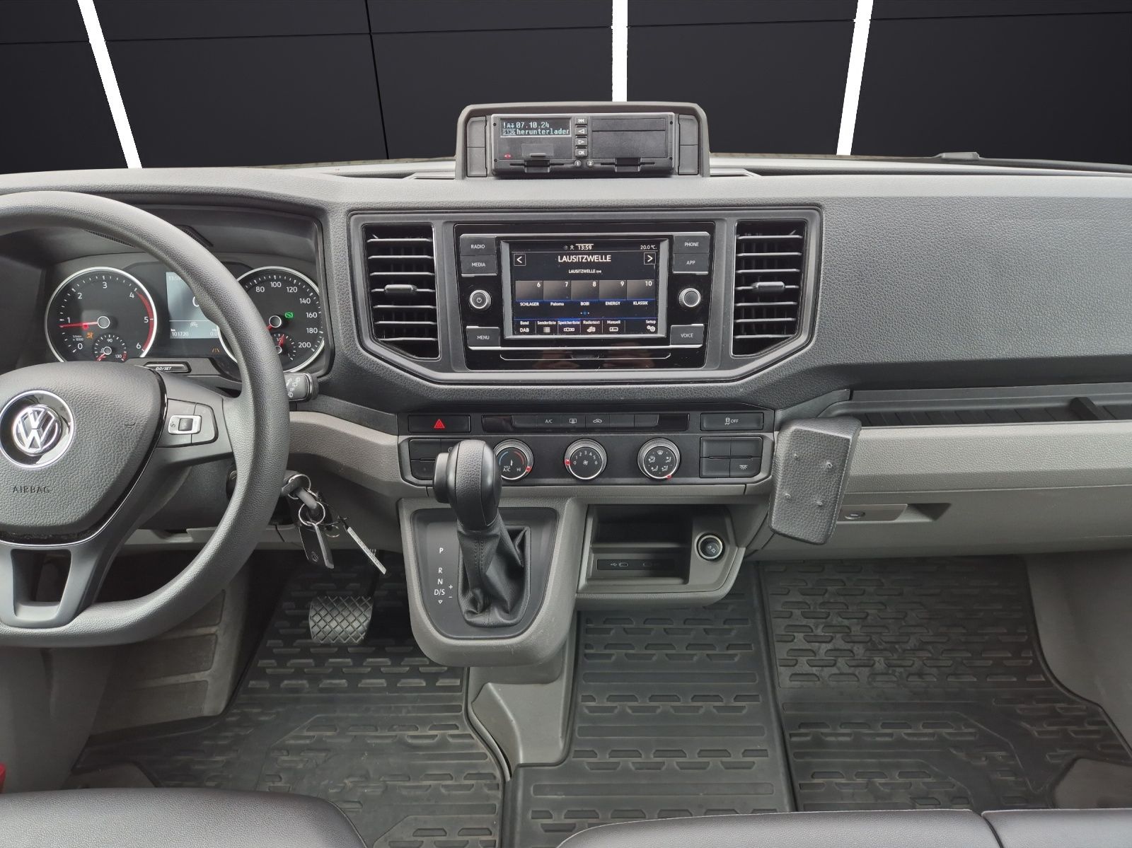 Fahrzeugabbildung Volkswagen Crafter 50 DSG LR HD 9-Si Rollstuhllift Trittstu