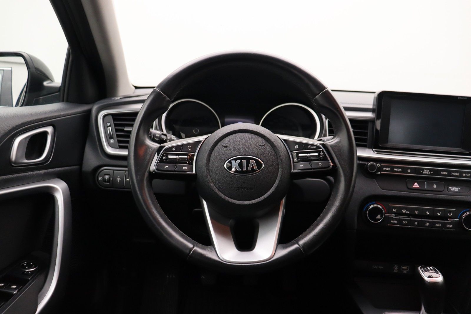 Fahrzeugabbildung Kia Ceed 1.4 TEMPO SHZ LDA
