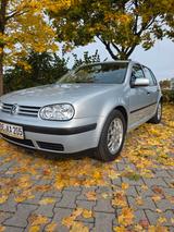 Volkswagen 16 v - Volkswagen Golf Oldtimer mit Benzin-Antrieb
