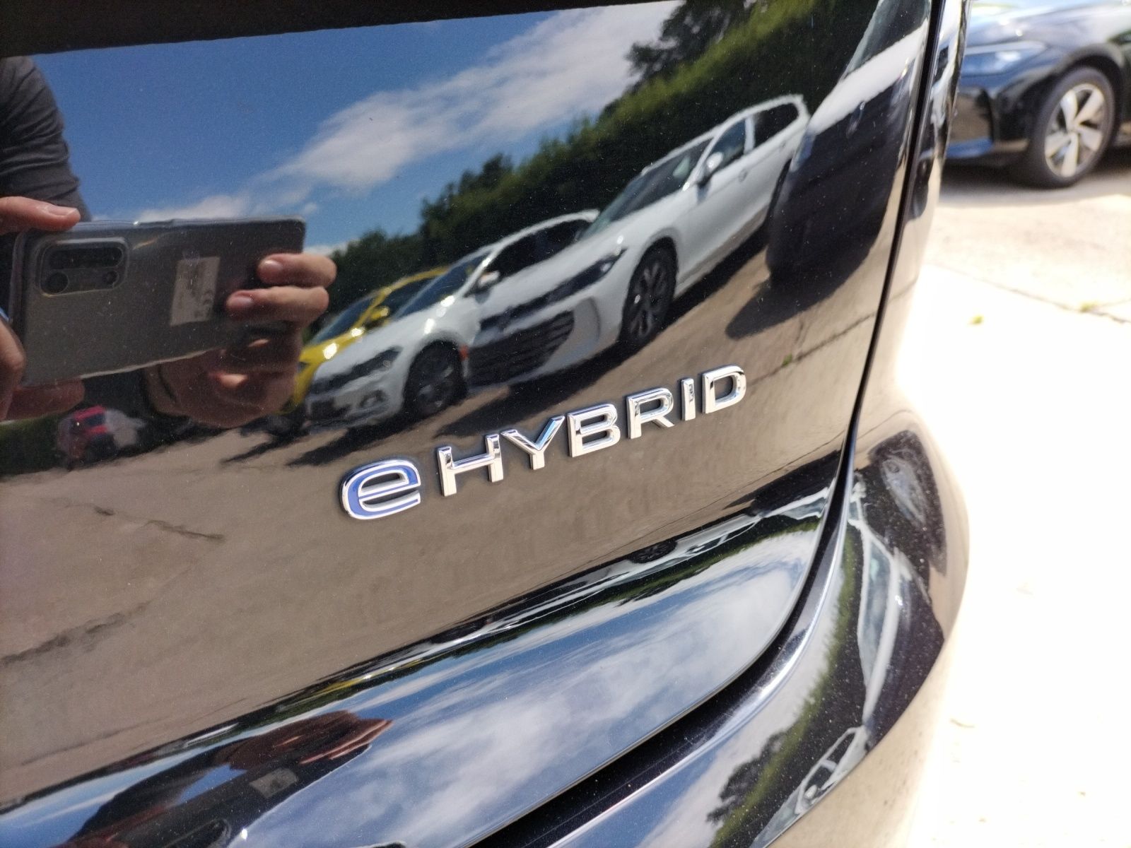 Fahrzeugabbildung Volkswagen Touareg Elegance 4M eHybrid LED PANO AHK SHZ PDC