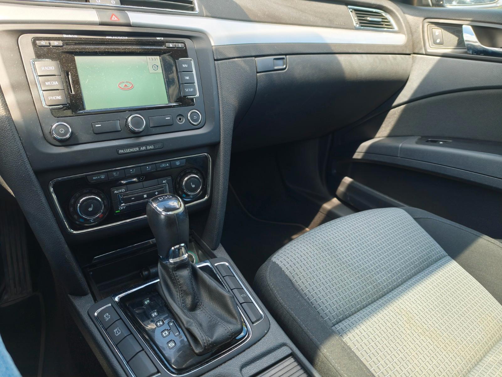 Skoda Superb 2013 — photo 15