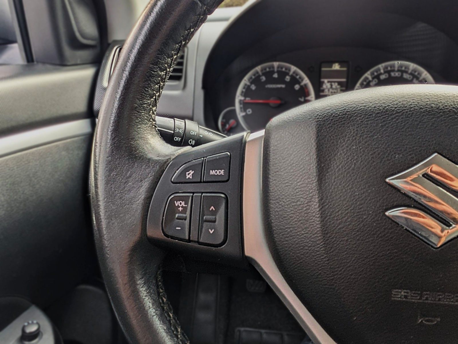 Fahrzeugabbildung Suzuki Swift 1.2 KLIMA TEMPOMAT ALLWETTER AHK ALU