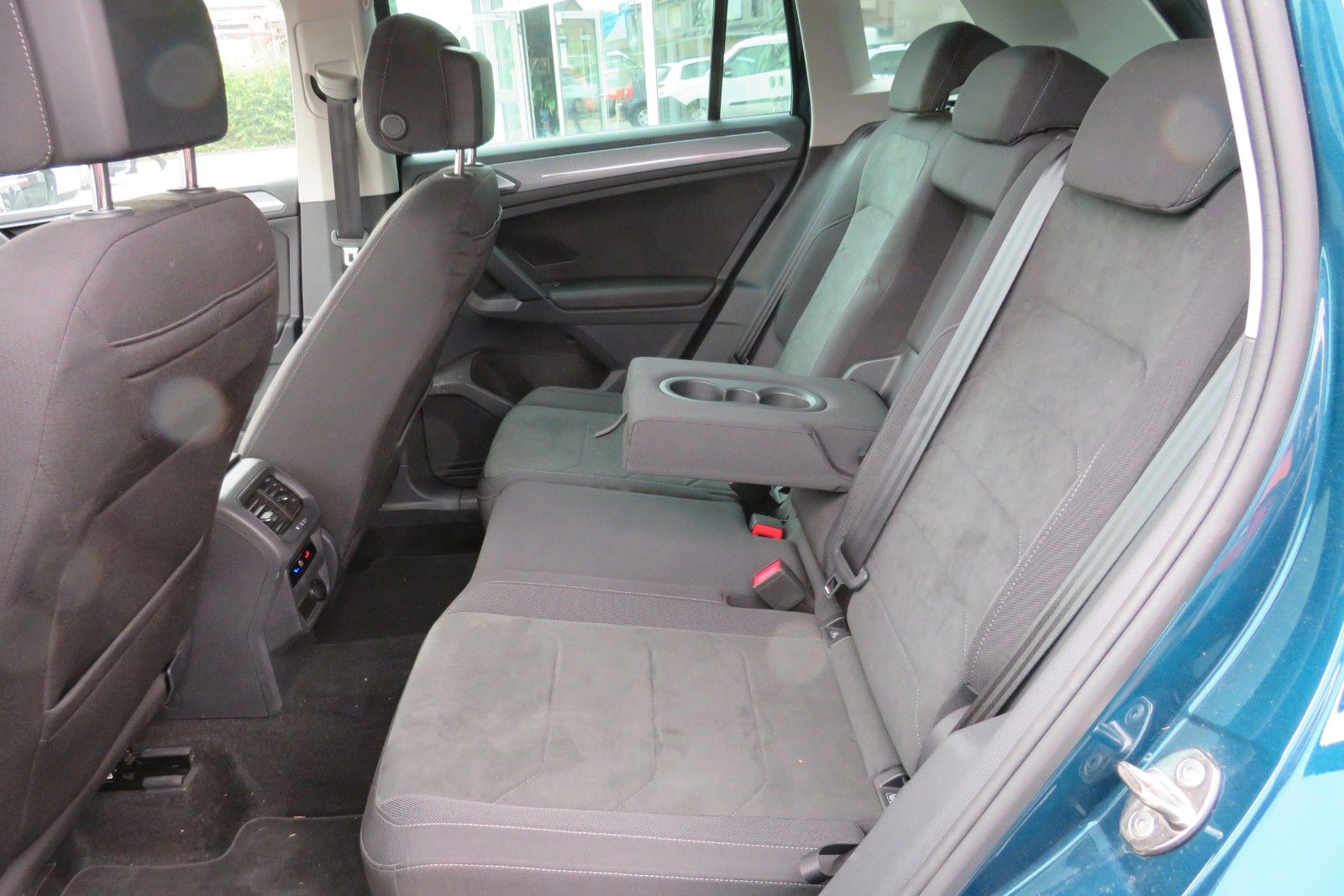 Fahrzeugabbildung Volkswagen Tiguan Life DSG AHK KAMERA ACC PDC SITZH. NAVI 1