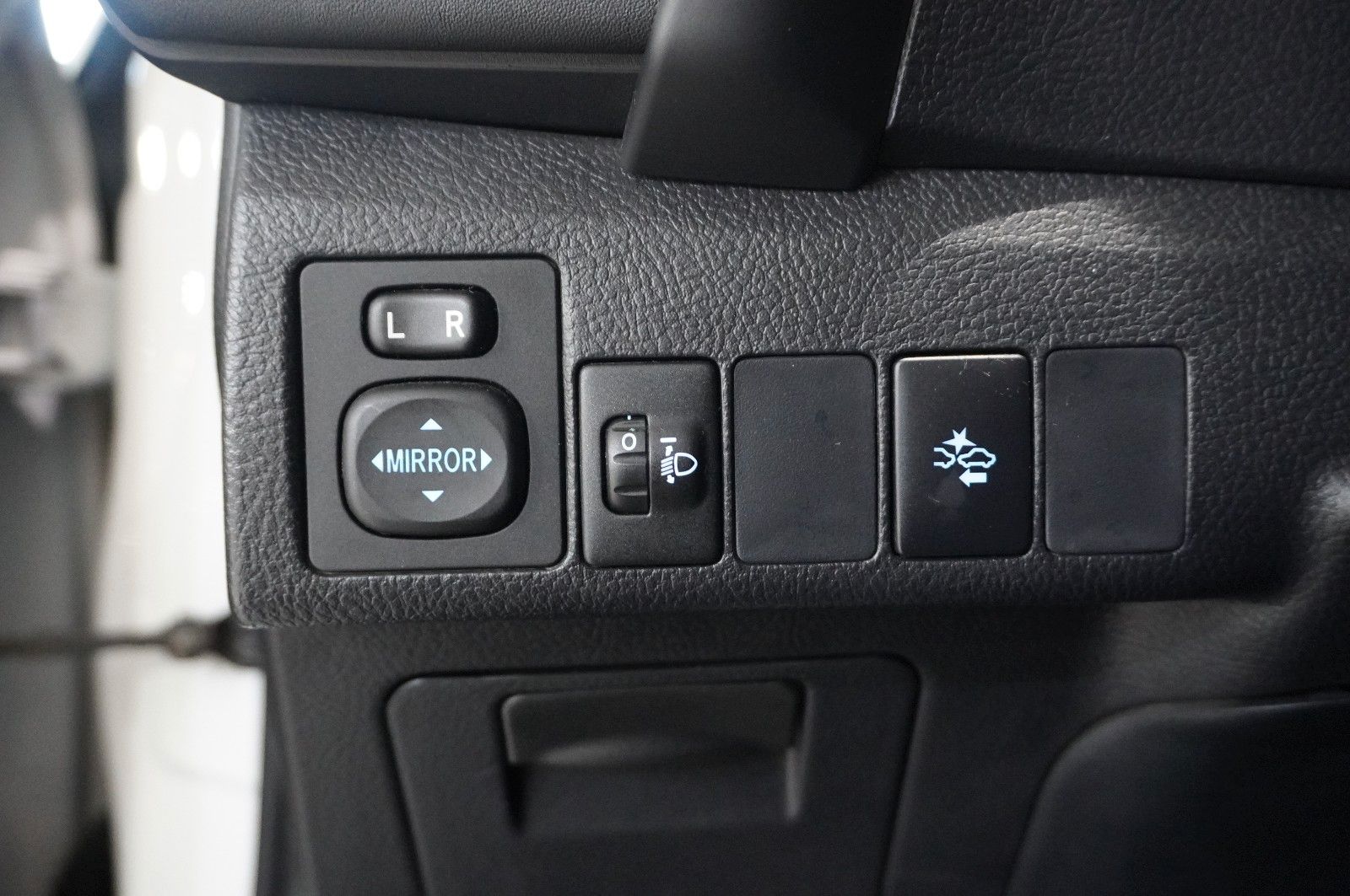 Fahrzeugabbildung Toyota Auris 1.2 LIM. DESIGN EDITION NAVI/LED/KAMERA/SH