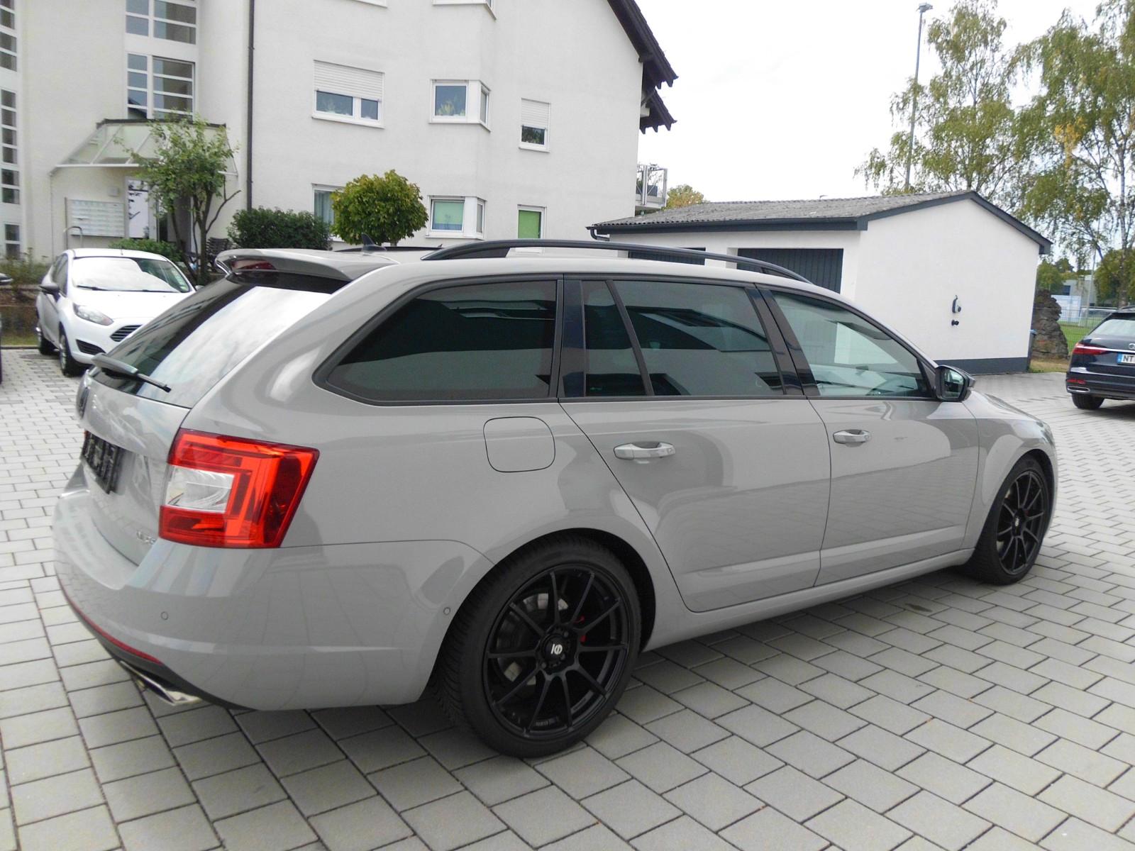 Skoda Octavia Combi RS 2.0 220ch - 2 ème main - Carnet entretien - Pneus été - Régulateur de vitesse - Navi