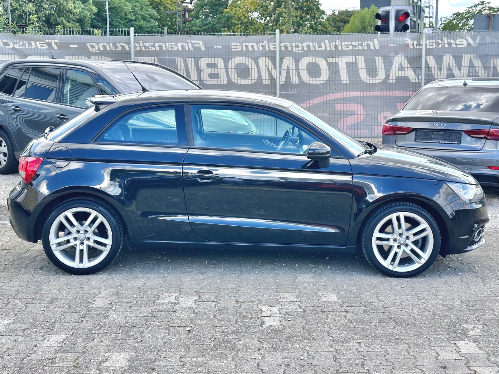 Fahrzeugabbildung Audi A1 AMBITION*NAVI+AHK+LED