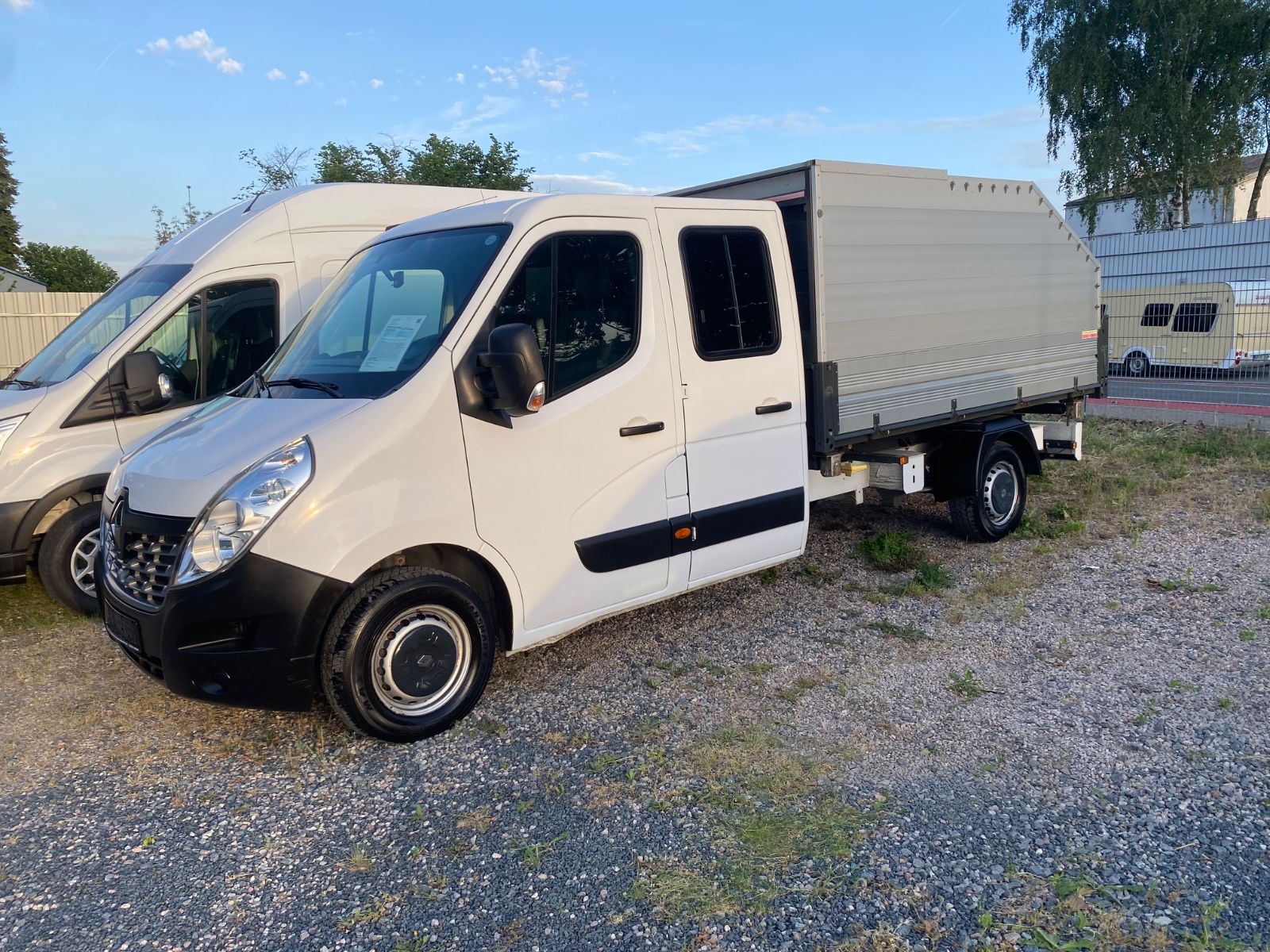 Fahrzeugabbildung Renault MasterIII DoKaDreiseitenkipper,1Hd,Klima,AHK,Kam
