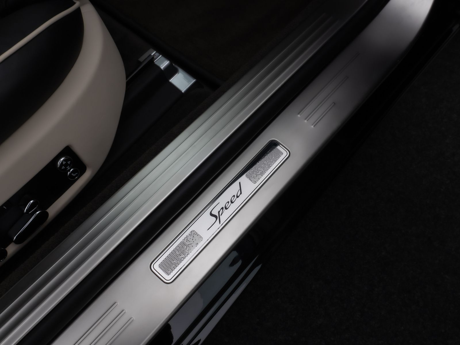 Fahrzeugabbildung Bentley Continental GTC MANSORY Speed Massage VOLL
