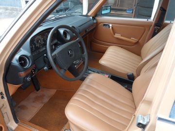 Mercedes 280 - 11