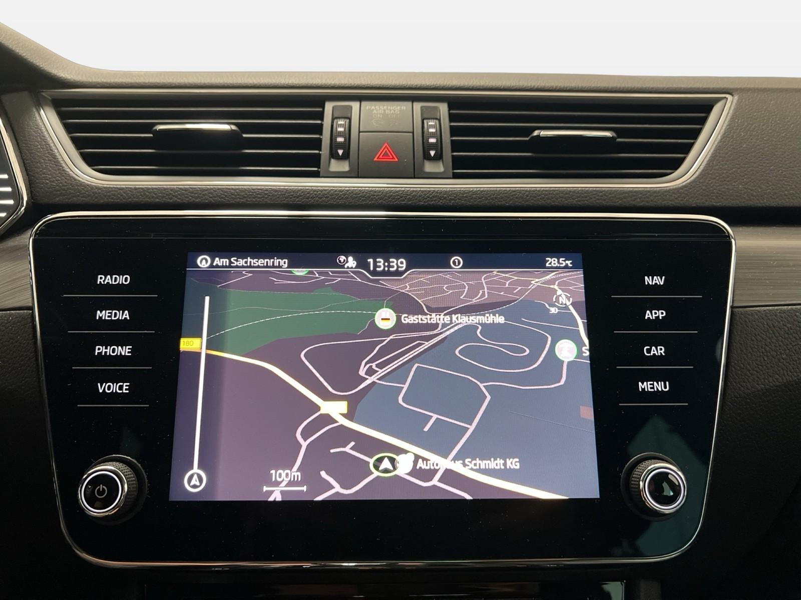 Skoda Superb Combi 2.0 TDI Style AHK RFK 19" NAVI ACC