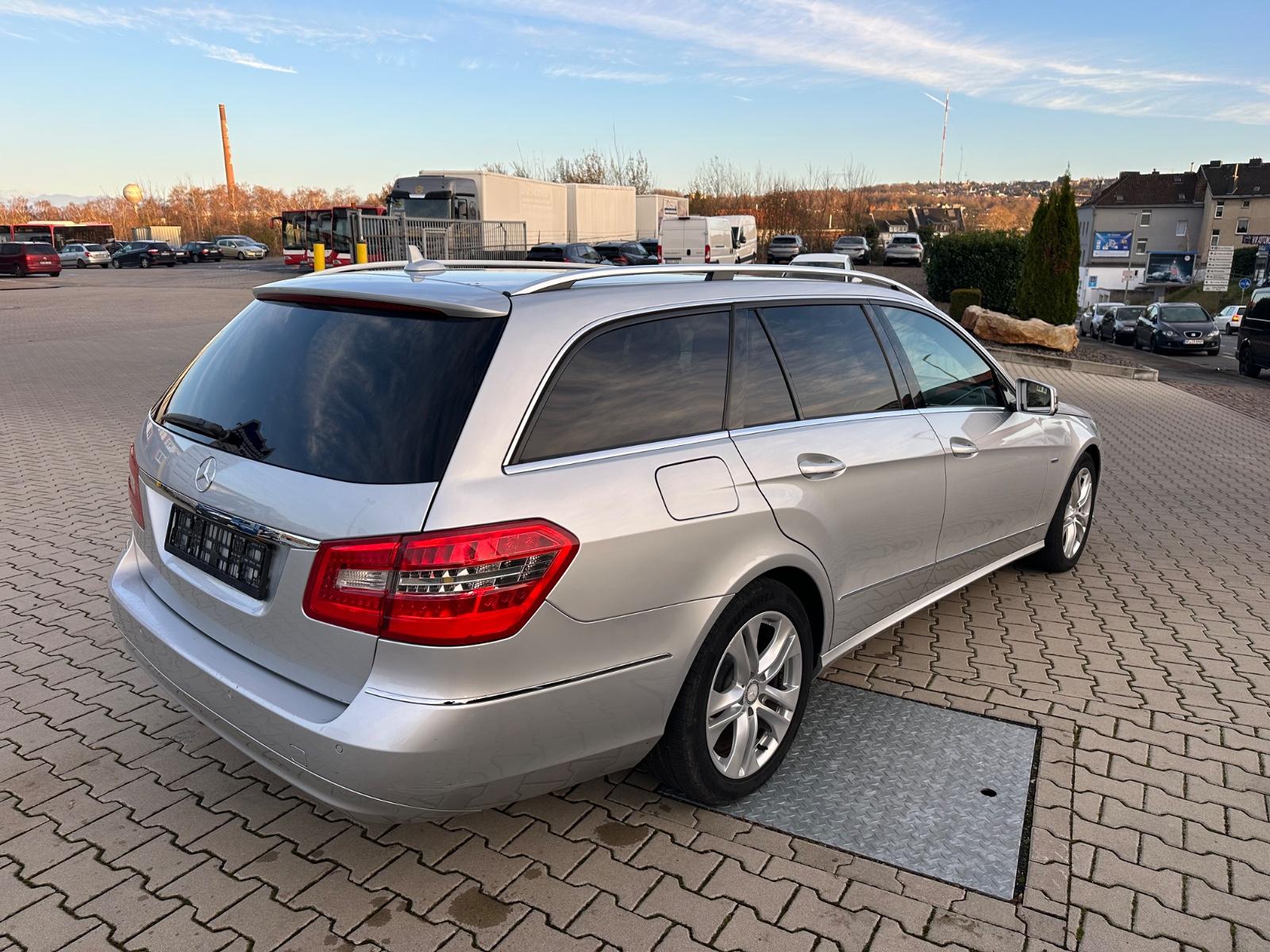 Mercedes-Benz E220 2010 — photo 7