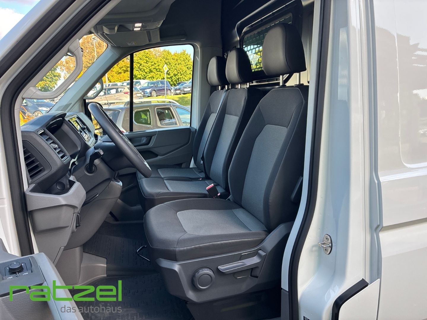 Fahrzeugabbildung Volkswagen Crafter 35 Kasten HD Autom. Klima+Kamera+Flügelt