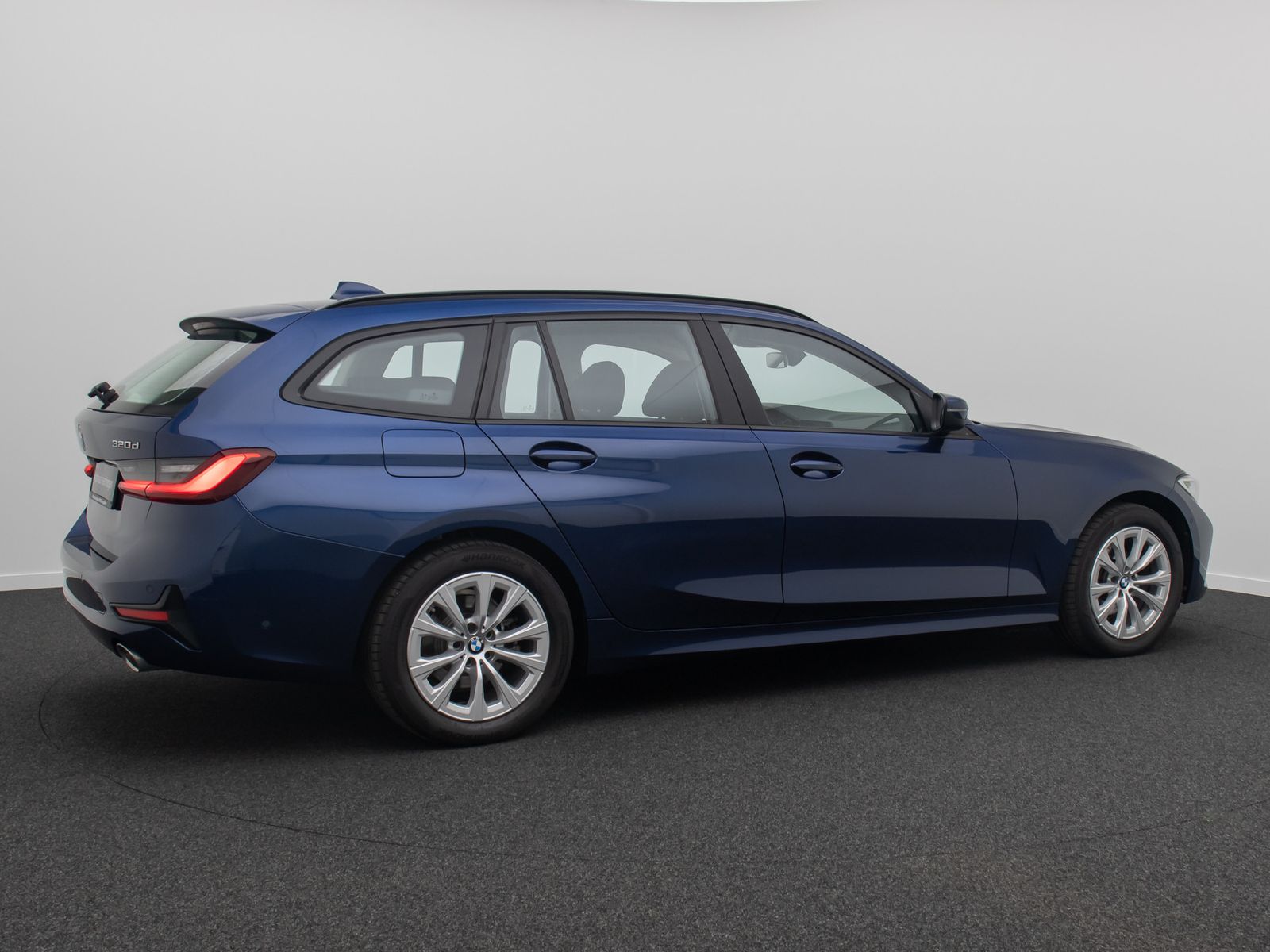 Fahrzeugabbildung BMW 320d GeschwindigReg HiFi Kamera LED CockpitPlus