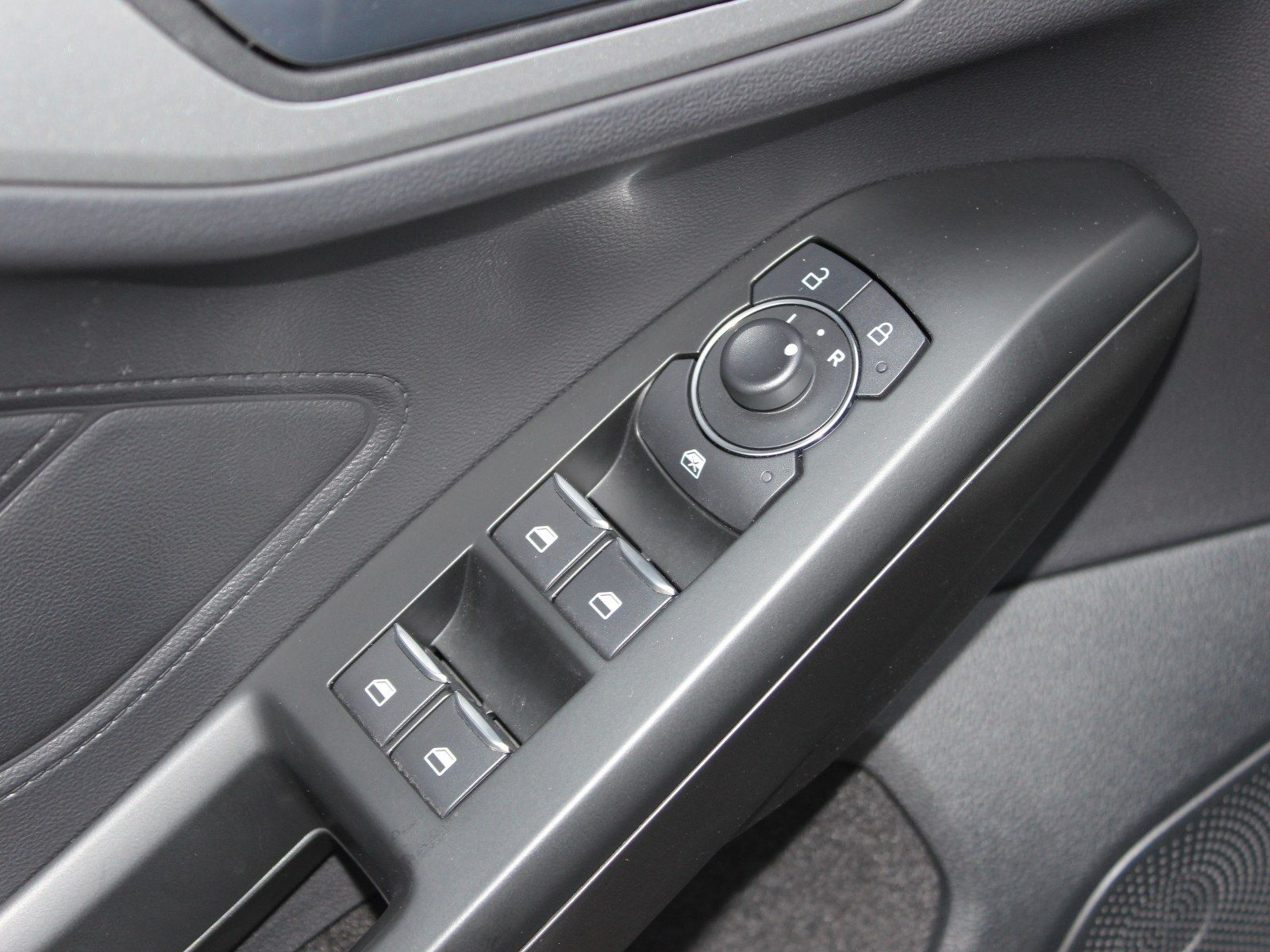 Fahrzeugabbildung Ford Focus Cool & Connect 1,5 EcoBlue