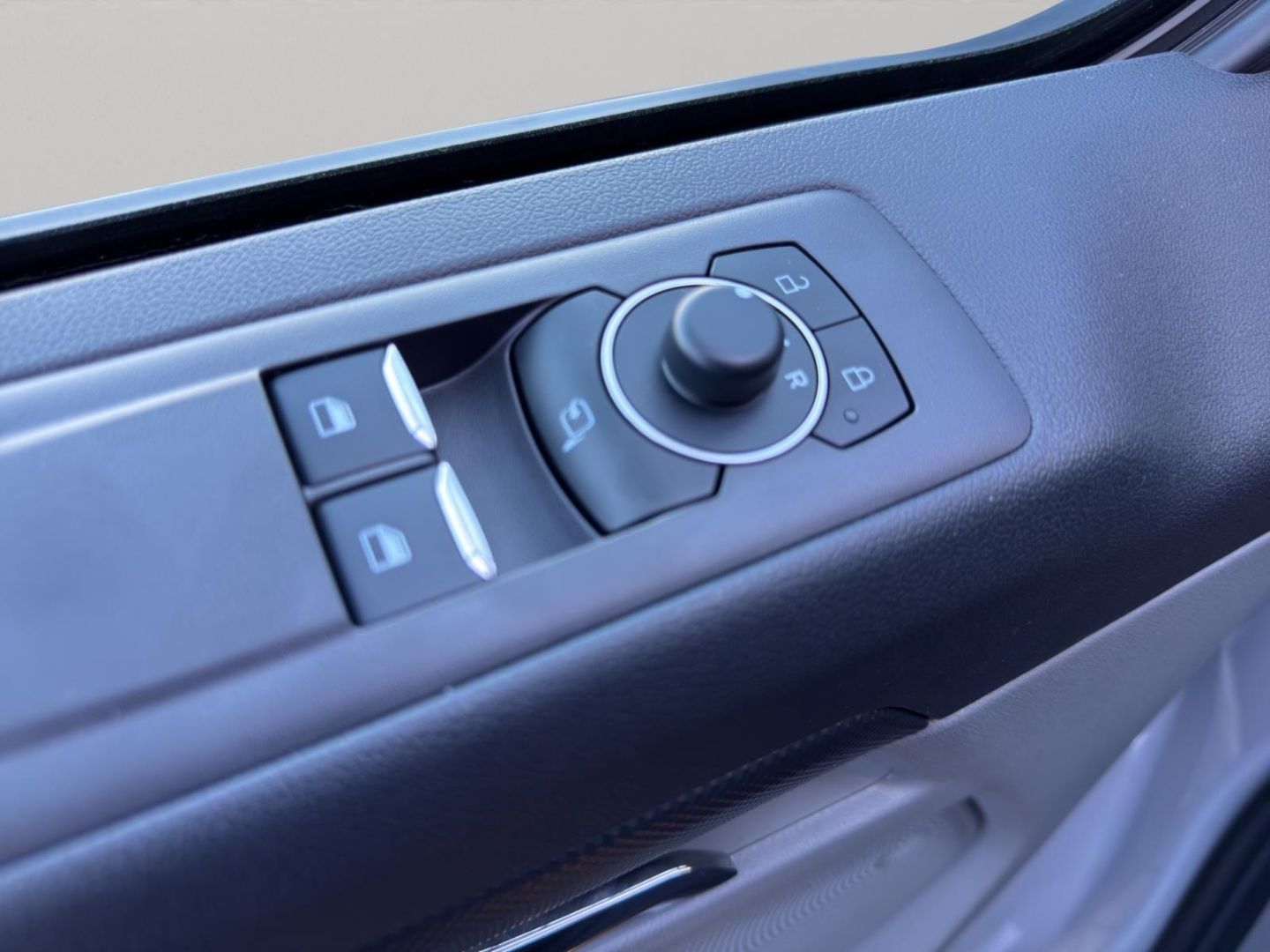 Fahrzeugabbildung Ford Transit Custom Navi LED ACC Klimaautom DAB