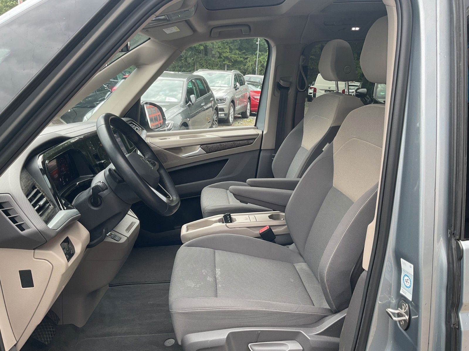 Volkswagen T7 Multivan eHybrid LED AHK PANO ACC Kamera foto 18
