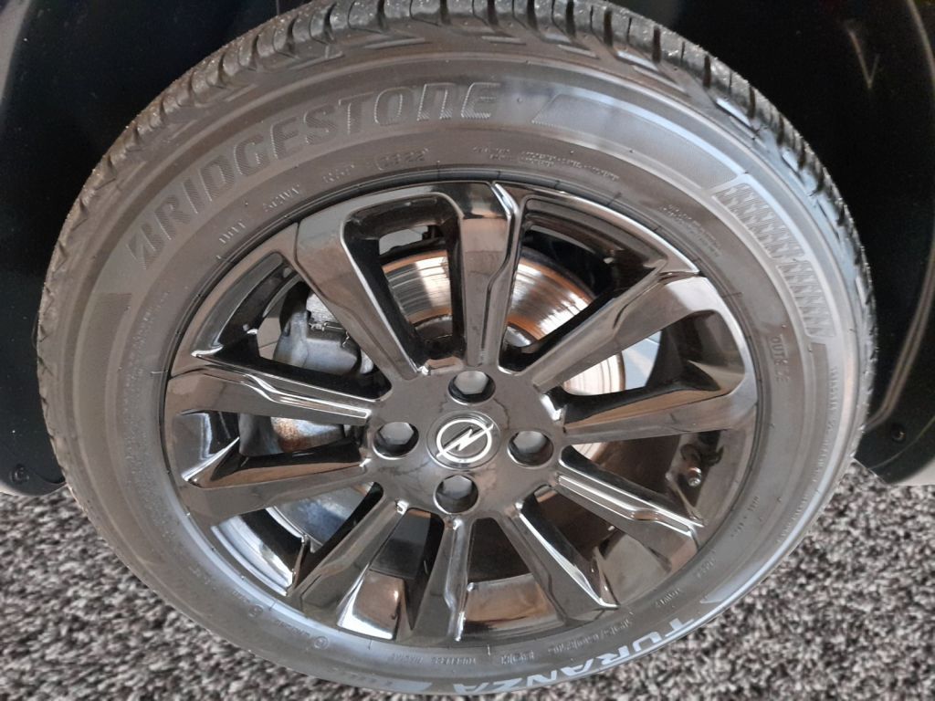 Fahrzeugabbildung Opel Crossland 1.2 Elegance Multimedia Navi Pro