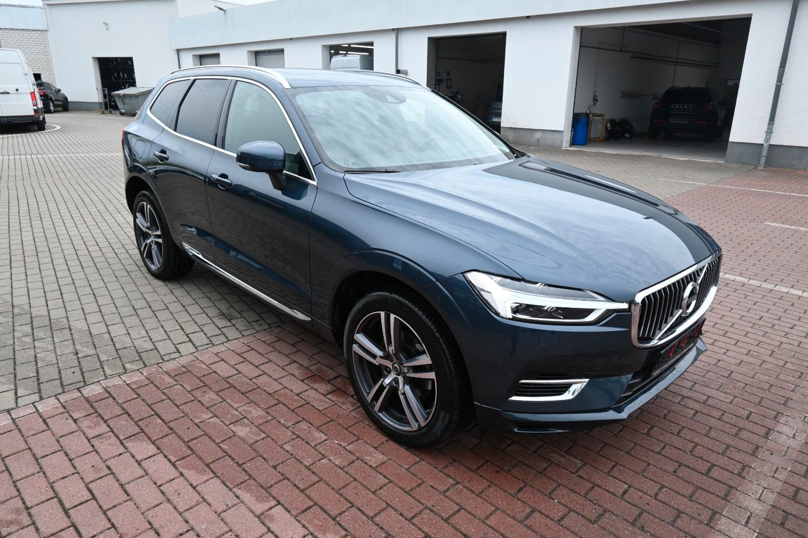 Fahrzeugabbildung Volvo XC 60 Inscript. T8 PHEV AWD*HUD*Massage*Luft*AHK