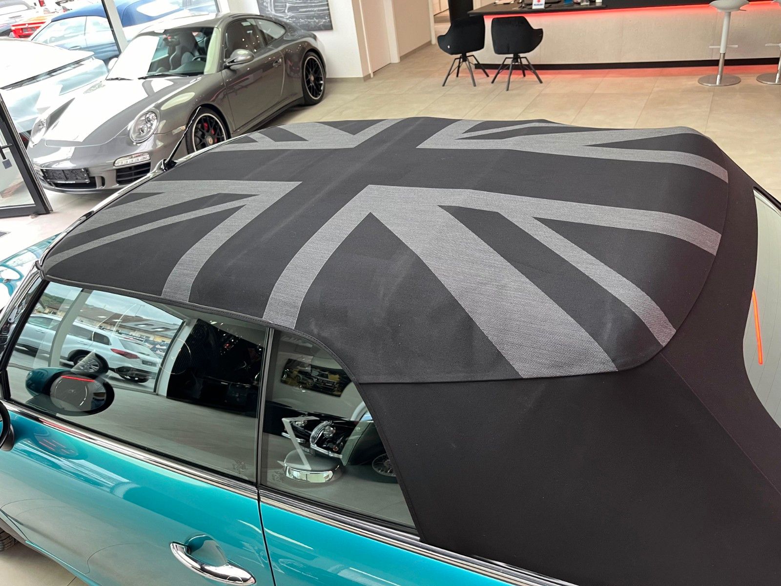 Fahrzeugabbildung MINI Cooper S Cabrio*JCW-Kit*JCW-Sitze*LED*Virtual*