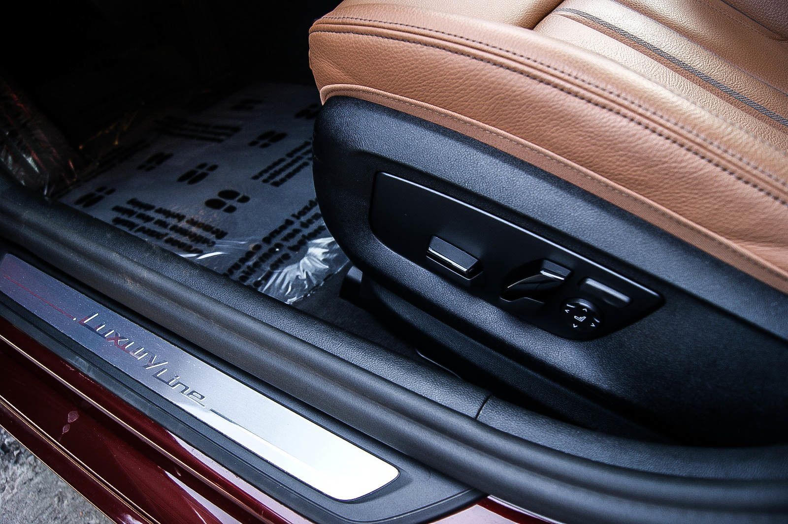 Fahrzeugabbildung BMW 530 d Touring H&K SOUND PANORAMA AVENTURINROT 3