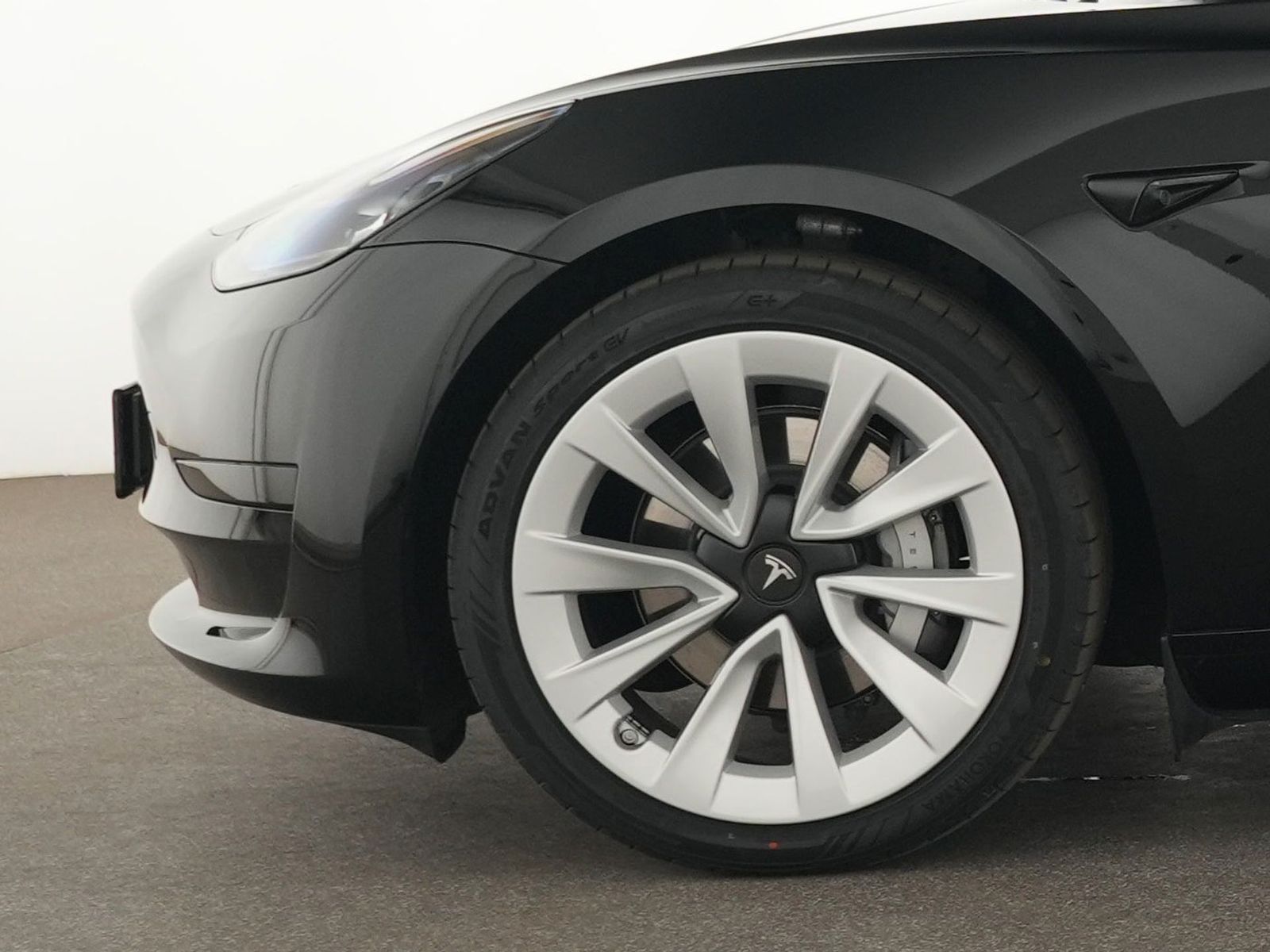 Tesla Model 3 - Bild 13