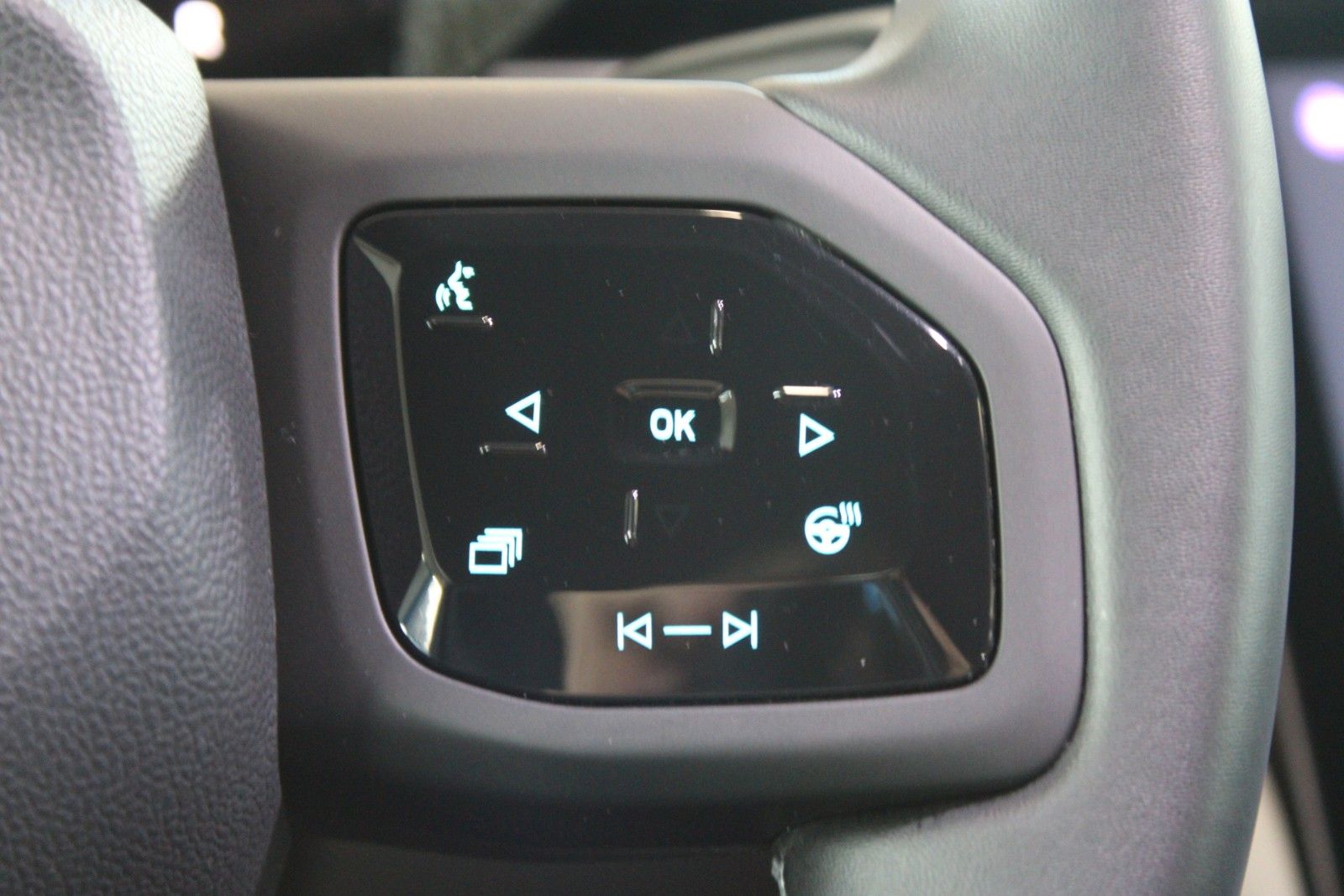 Fahrzeugabbildung Ford Capri Select RWD 77kWh Wärmepumpe 360° ACC HUD