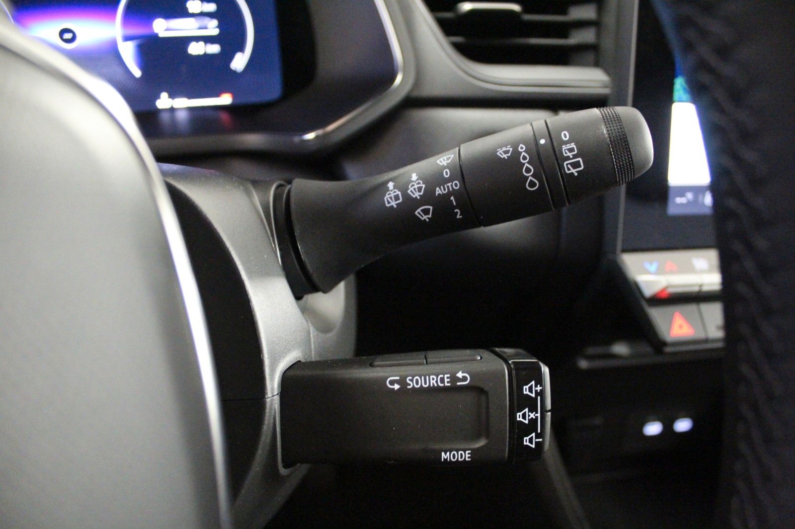 Fahrzeugabbildung Renault Captur Mild Hybrid 140 EDC Techno*Safety Paket*