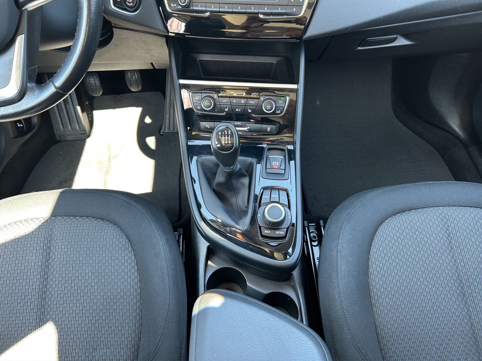 Fahrzeugabbildung BMW 218 Active Tourer, Advantage
