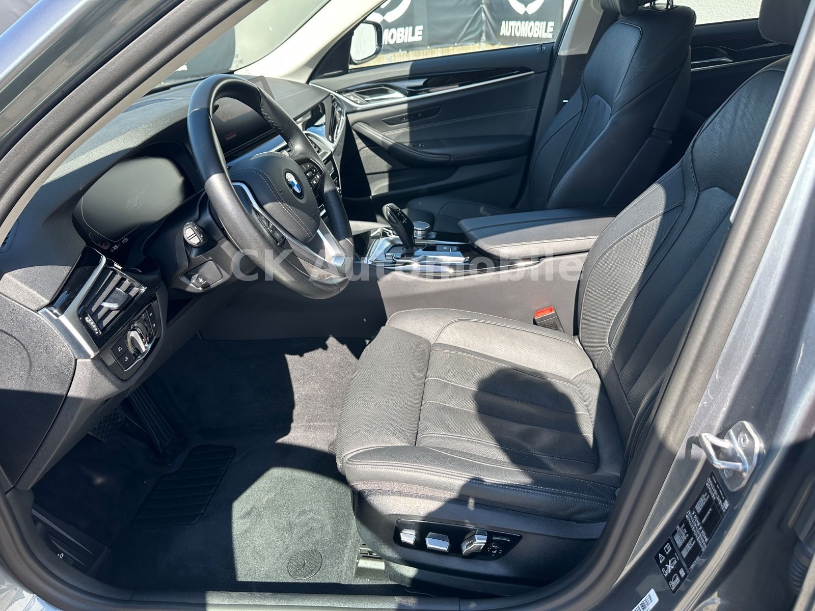 Fahrzeugabbildung BMW 530 i Lim. xDrive Sport Line/Navi/Leder/LED/Kam.