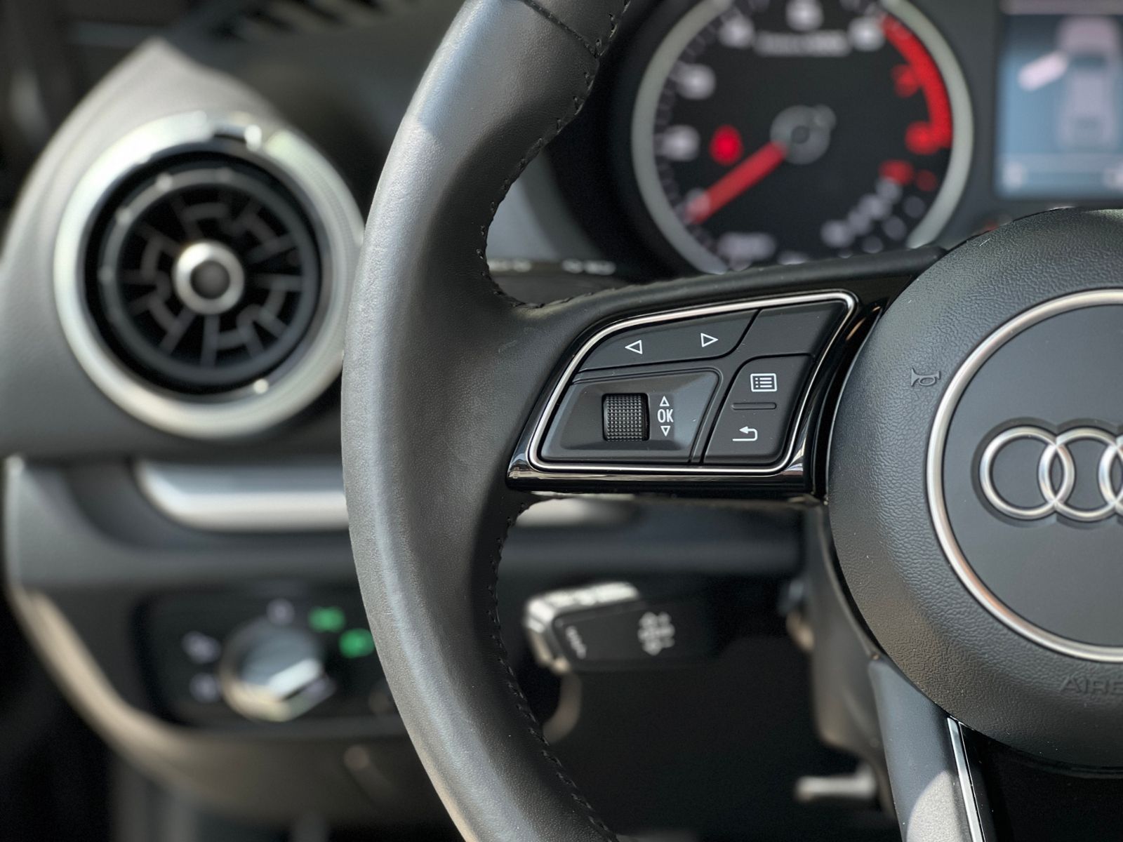 Fahrzeugabbildung Audi A3 Cabriolet 35 TFSI S line PDC XENON NAVI