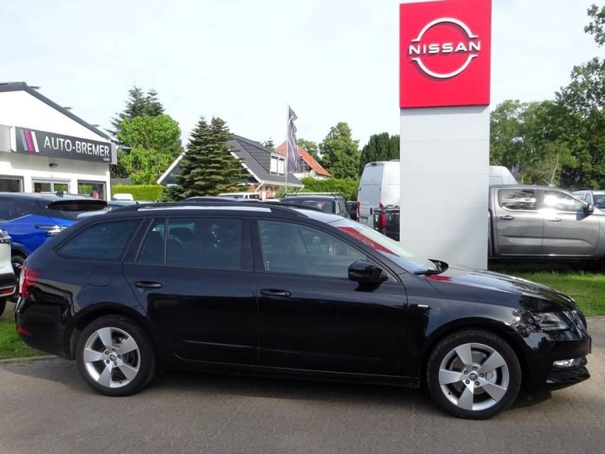 Fahrzeugabbildung SKODA Octavia Combi 1,5 TSI Clever Navi AHK
