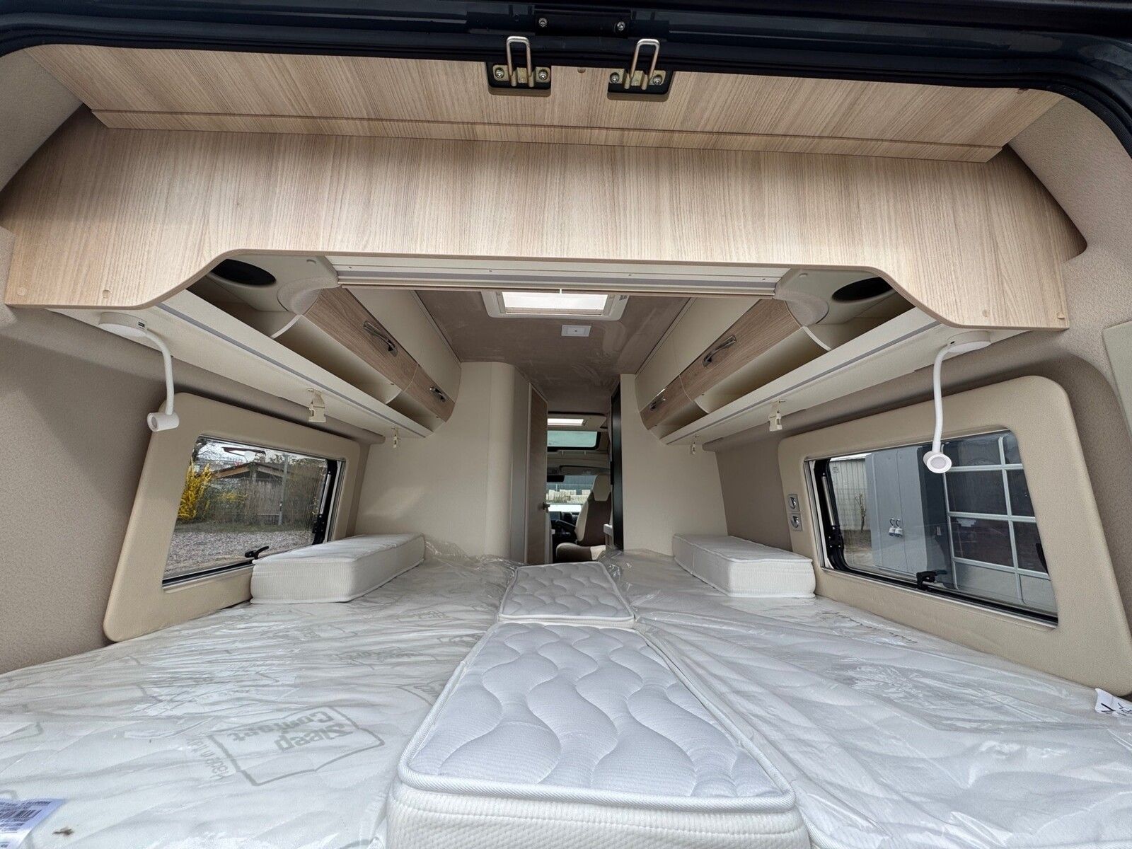 Fahrzeugabbildung Eura Mobil Van V 635 EB 180 PS, Skyroof, Automatik
