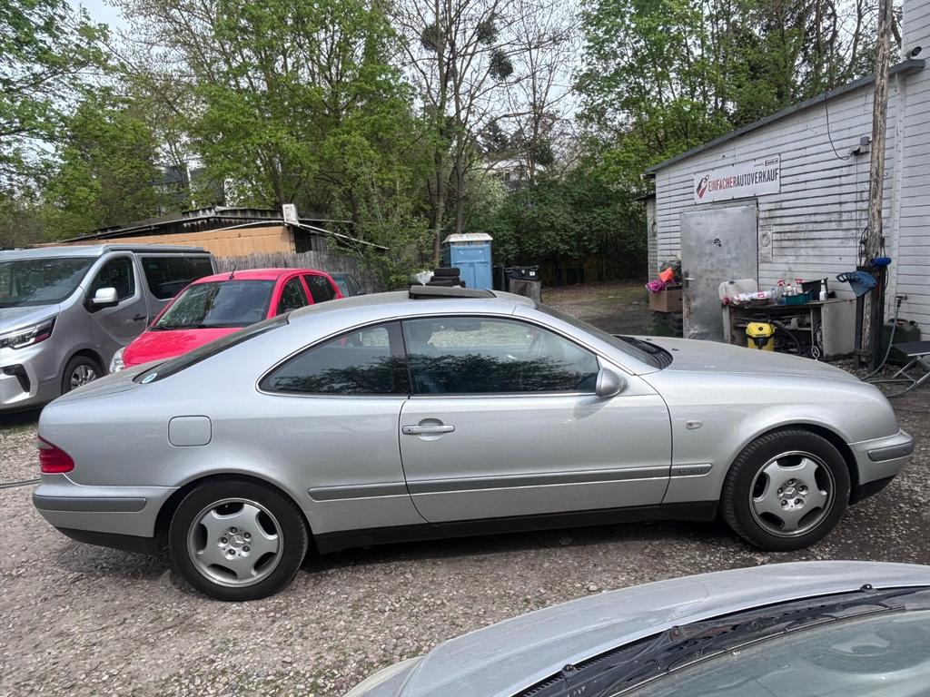 Mercedes-Benz CLK 320