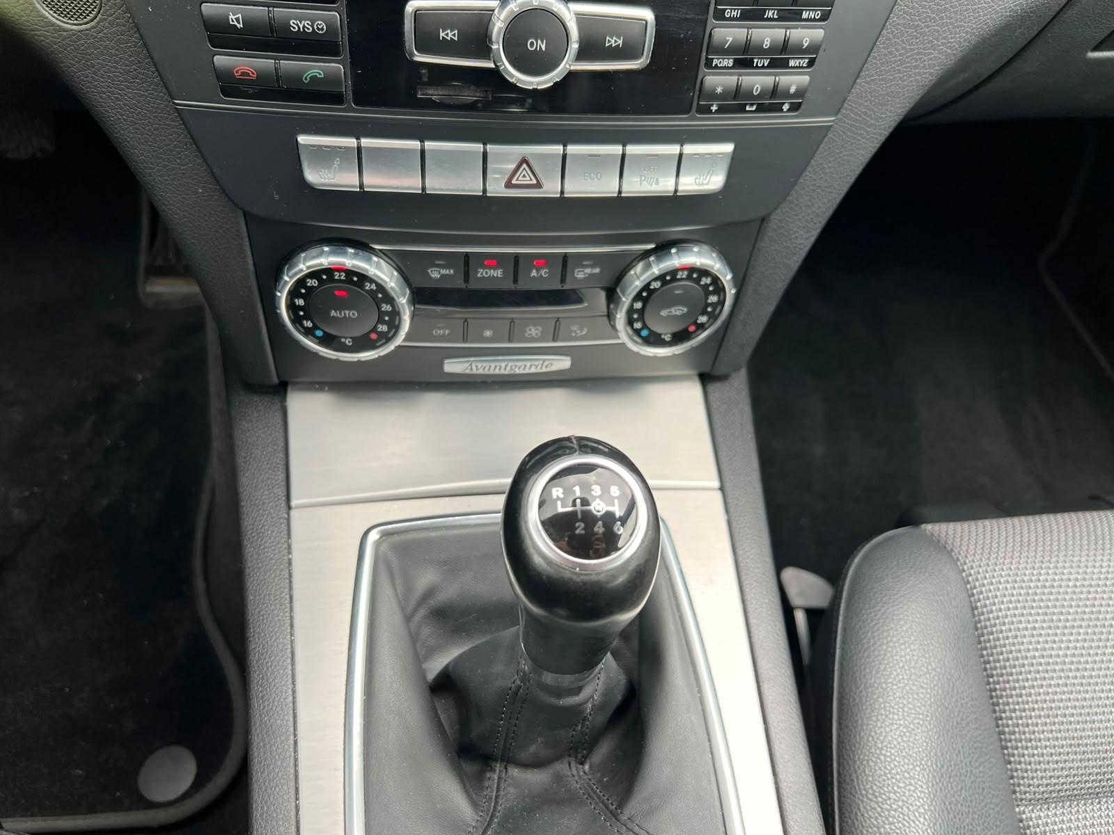 Mercedes-Benz C220 2011 — photo 28